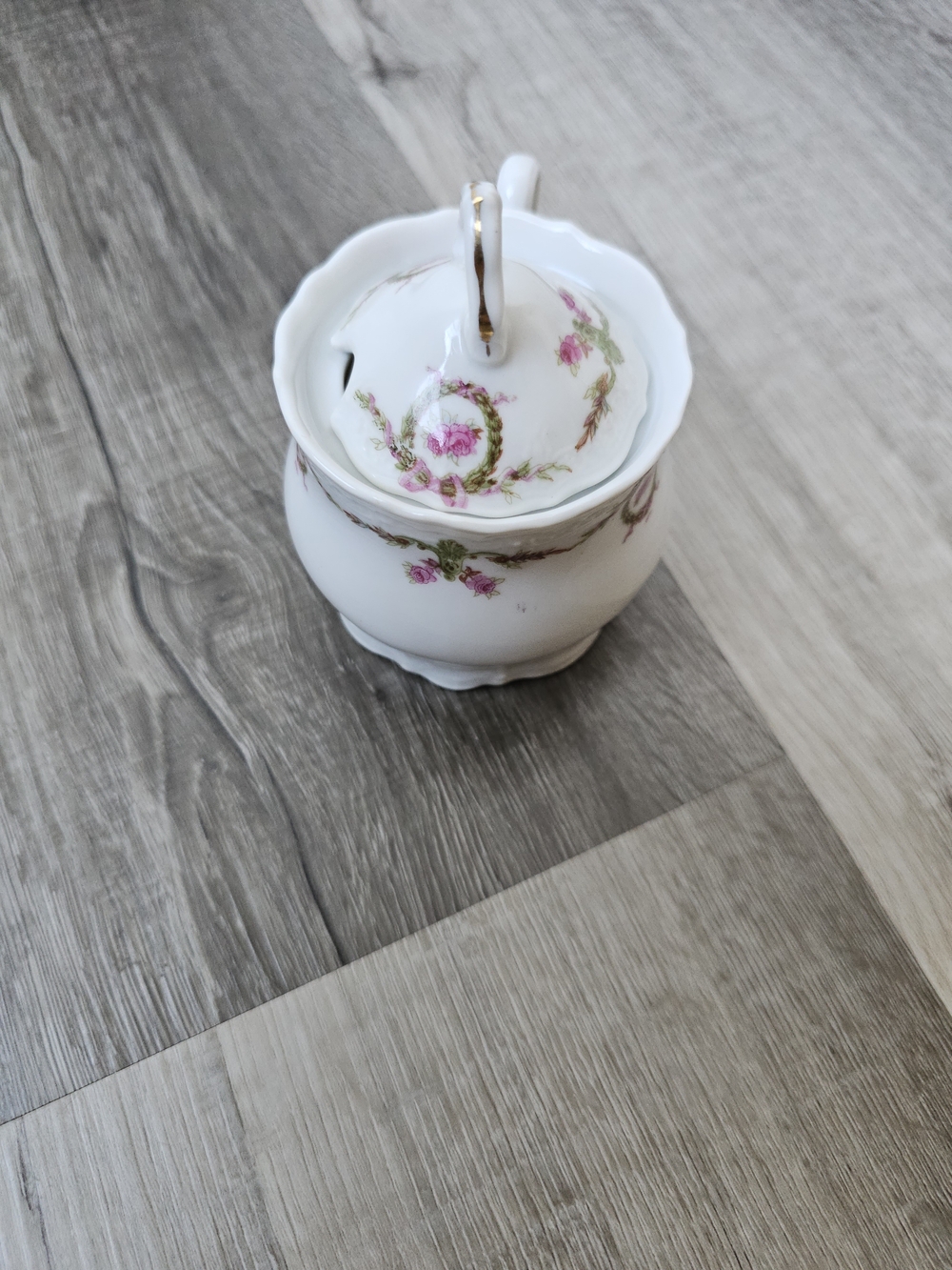 Porcelain Covered Sugar Bowl with Pink Rose Garland - Picture 5 of 16
